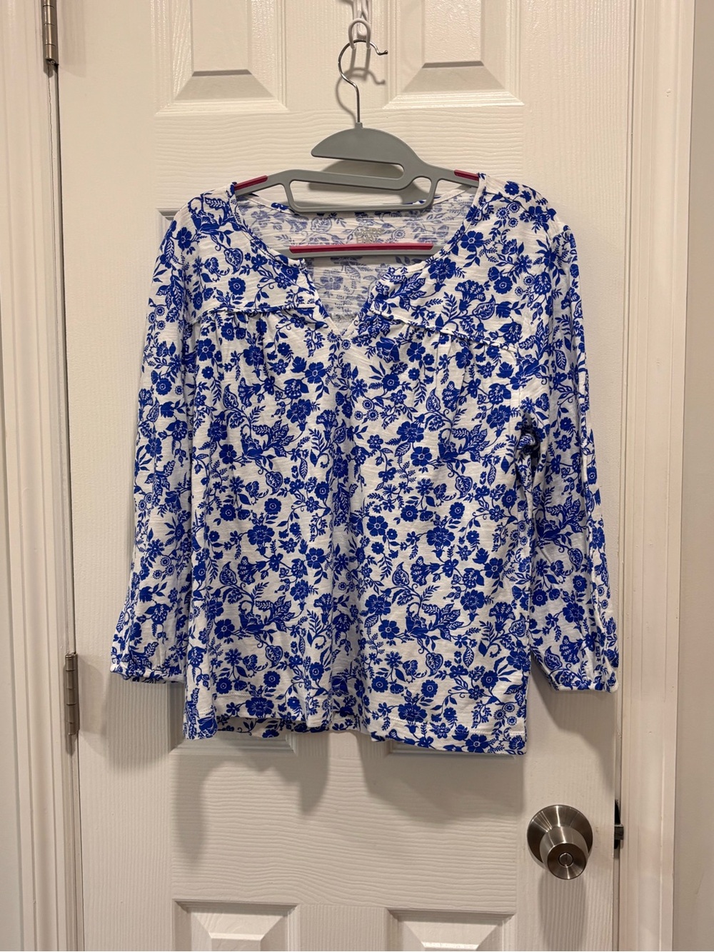 🔵Lands' End White Blouse with Royal Blue Floral Print - Picture 2 of 9